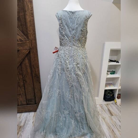 Mac Duggal (20312) EMBROIDERED SLEEVELESS A LINE GOWN NWT size 10 Ice Blue - Picture 5 of 7